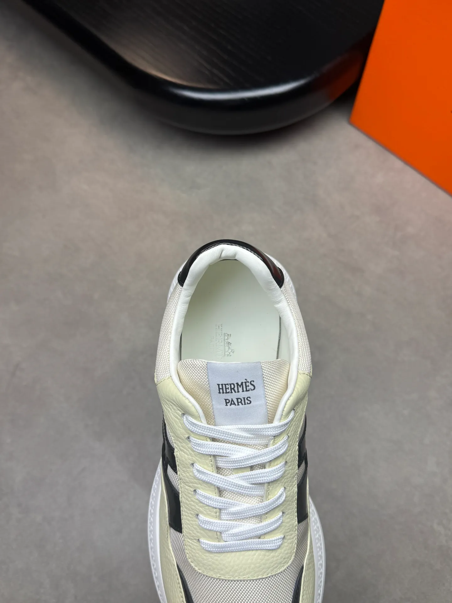 [HERMES] Hermès men's shoes 💰520💰 - high-end quality original items 🔍🔍🔍 casual sports shoes - upper: 🔝 pebbled calfskin, brand high mercerized canvas, body sewn with brand ´H´ totem, tongue brand logo cloth label - lining: water-dyed cowhide -Outsole: Ultra-light T men's shoes 💰U foam·rubber; two-color molded outsole -Ultra-high quality control·Fine workmanship: highlighted (high-end·luxury·grade) -Size: 39-44 (38, 45, can be customized)